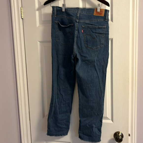 Women's Levi’s 724 High Rise Straight Crop Distressed Jeans. Size: 30 - Picture 5 of 7